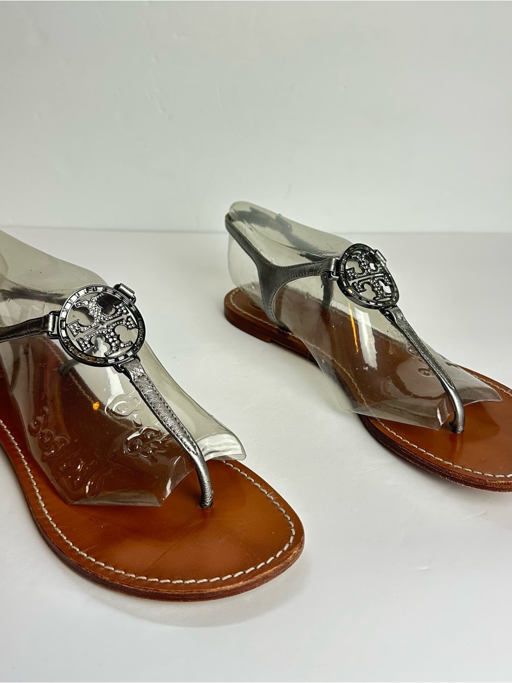 Tory Burch T-Strap Thong Sandals Women's Size 9M Leather Silver Ankle Strap Logo